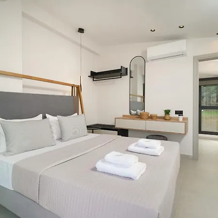 Videre Golden Private Pool