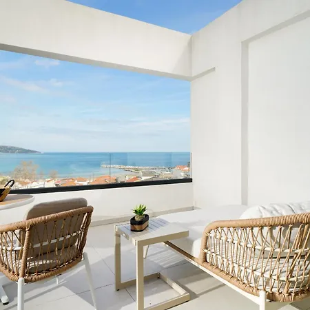 Videre Golden Private Pool